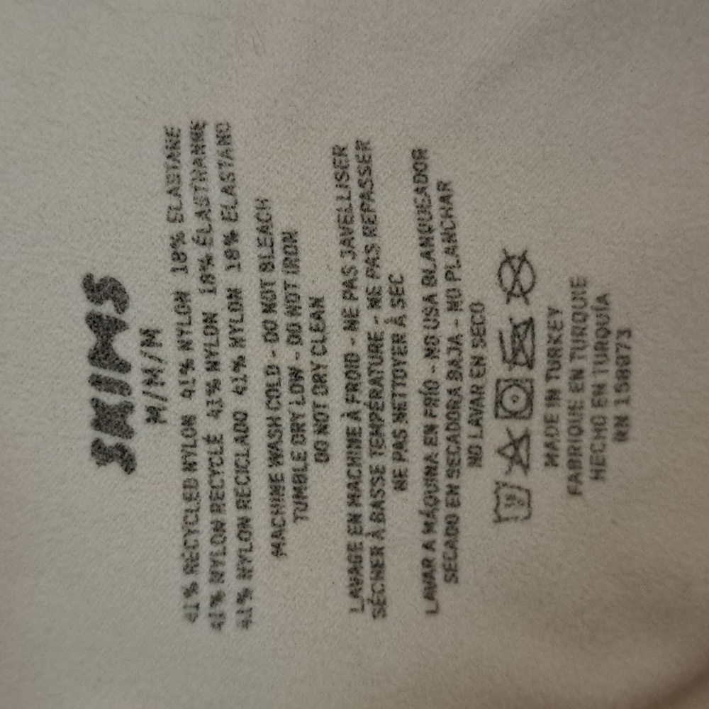 MEDIUM     SKIMS SEAMLESS SCULPTING THONG BODYSUIT - Picture 8 of 8